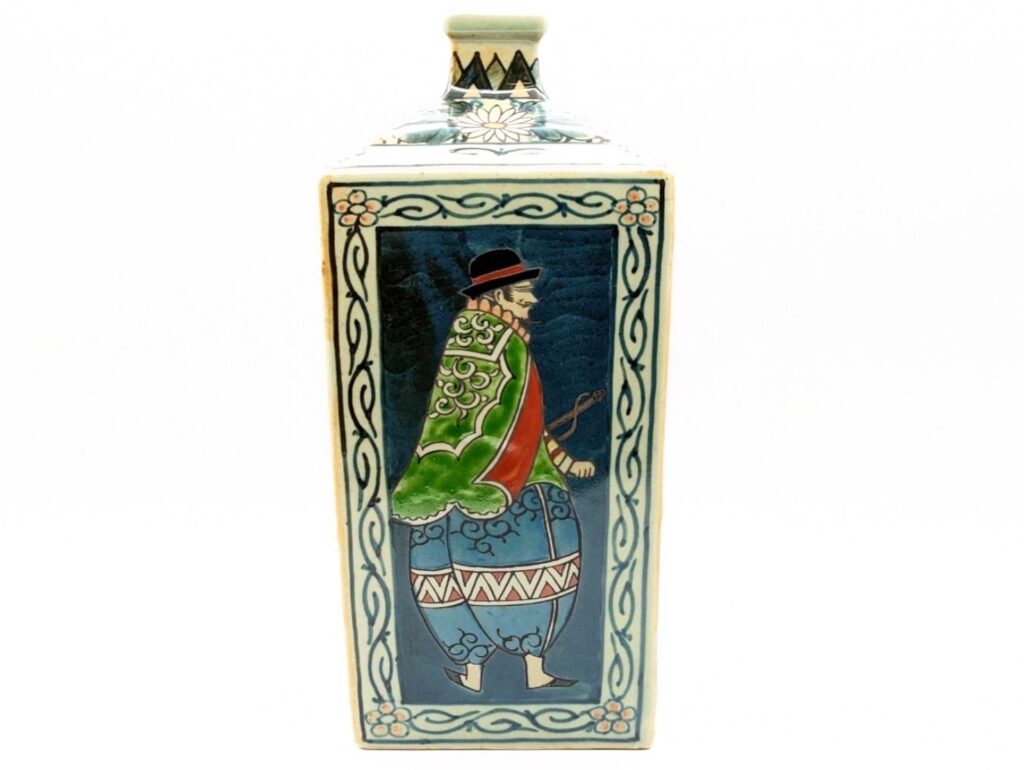 有田焼 円左エ門作 染錦南蛮人図 角瓶